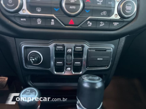 WRANGLER 2.0 TURBO GASOLINA SAHARA 4P 4X4 AT8