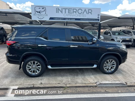 Toyota HILUX SW4 2.8 D-4d Turbo SRX 7L 4X4 4 portas