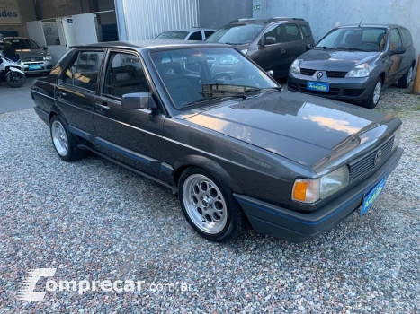 Volkswagen Voyage 1.8 GL 4 portas