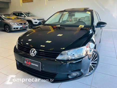 Volkswagen JETTA 2.0 TSI HIGHLINE 200CV GASOLINA 4P TIPTRONIC 4 portas