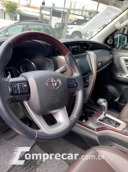 Toyota Hilux SW4 SRX 4x4 2.8 TDI 16V Dies. Aut. 4 portas