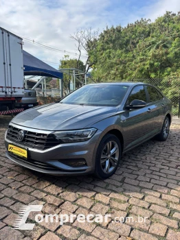 Volkswagen Jetta R-Line 1.4 4 portas