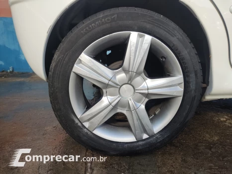 QQ 1.1 MPFI 16V
