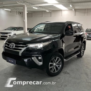 Toyota Hilux CD SRX 4x4 2.8 TDI 16V Diesel Aut. 4 portas