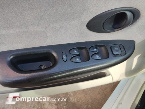 QQ 1.1 MPFI 16V