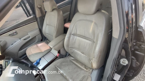 AZERA 3.3 MPFI GLS Sedan V6 24V