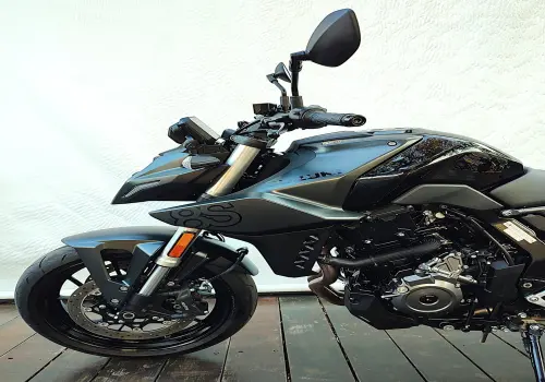 SUZUKI GSX-8S