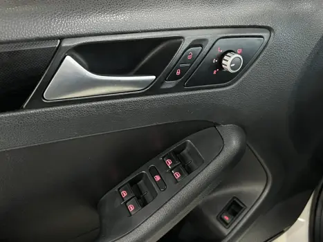 JETTA 2.0 COMFORTLINE 120CV FLEX 4P TIPTRONIC