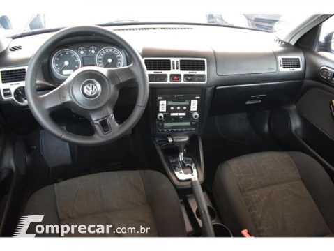Volkswagen BORA - 2.0 MI 8V 4P AUTOMÁTICO 4 portas