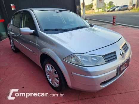 Megane Sedan Dynamique Hi-Flex 1.6 16V