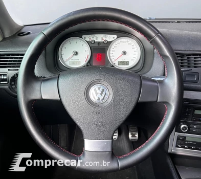 Volkswagen GOLF 1.6 MI Sportline 8V 4 portas