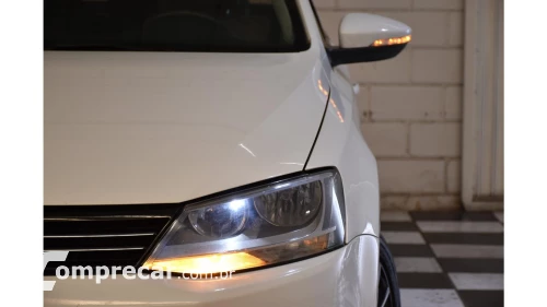 JETTA - 2.0 COMFORTLINE 4P MANUAL