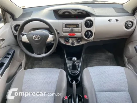 Toyota Etios 1.3 xs Hatch 4 portas