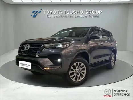 Toyota HILUX SW4 2.7 VVT-I SRV 7L 4X2 4 portas