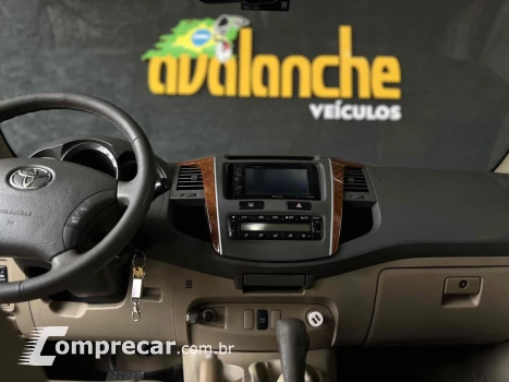 HILUX SW4 3.0 SRV 4X4 7 LUGARES 16V TURBO INTERCOOLER DIESEL