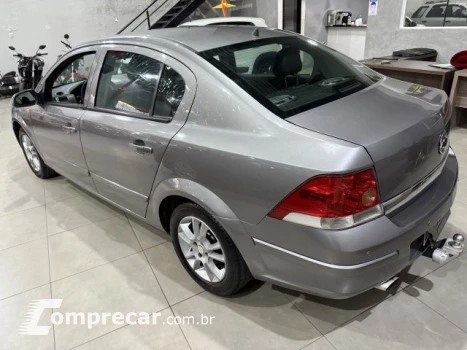 VECTRA SEDAN - 2.0 MPFI EXPRESSION 8V 140CV 4P MANUAL