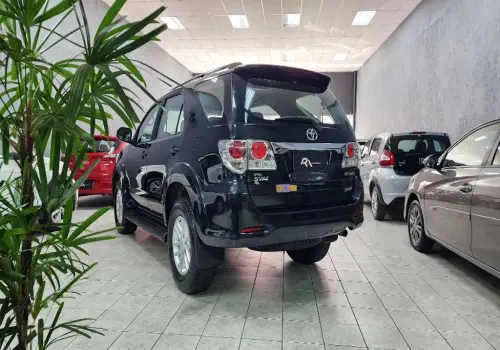 Hilux SW4 SRV D4-D 4x4 3.0 TDI Dies. Aut