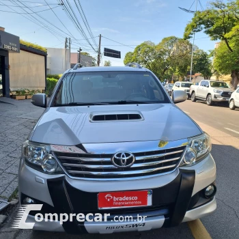 Toyota HILUX SW4 2.8 D-4d Turbo SRX 4X4 4 portas
