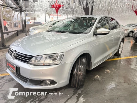 Volkswagen JETTA 2.0 TSI HIGHLINE 200CV GASOLINA 4P TIPTRONIC 4 portas