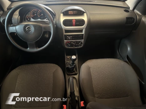 CORSA 1.4 MPFI Premium Sedan 8V