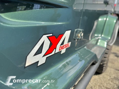 T-4 4x4 2.8 TB Int. Cap. Rígida Diesel