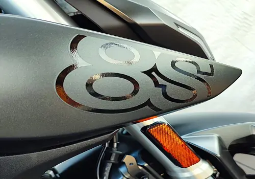 SUZUKI GSX-8S