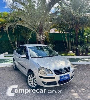 Volkswagen POLO SEDAN 1.6 MI Comfortline 8V 4 portas