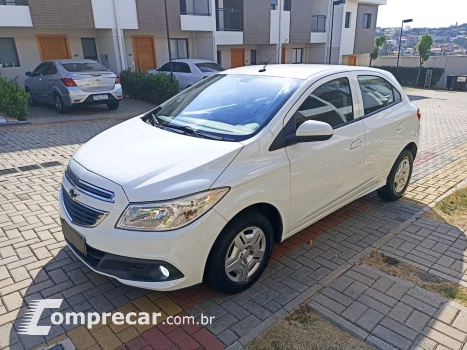 CHEVROLET ONIX 1.0 LT 4 portas