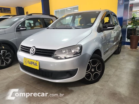 Volkswagen Fox SELEÇÃO 1.0 Total Flex 8V 5p 4 portas