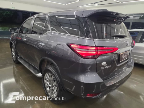 HILUX SW4 2.8 D-4d Turbo SRX 7L 4X4