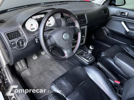 Volkswagen GOLF 1.6 MI Sportline 8V 4 portas