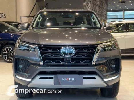 HILUX SW4 2.8 D-4D TURBO DIESEL SRX 7L 4X4 AUTOMÁTICO