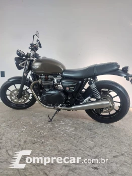 TRIUMPH STREET TWIN