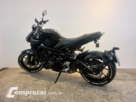 YAMAHA MT-09