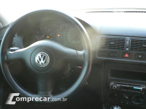 Volkswagen GOLF 1.6 MI Plus 8V 4 portas
