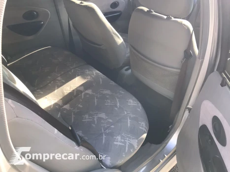 QQ 1.1 MPFI 16V