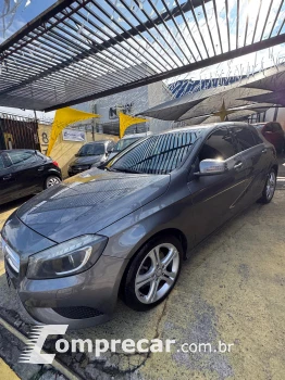 Mercedes-Benz A 200 1.6 Turbo Urban 16V 4 portas