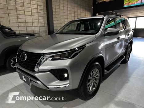 HILUX SW4 2.8 D-4D TURBO DIESEL SRX 7L 4X4 AUTOMÁTICO