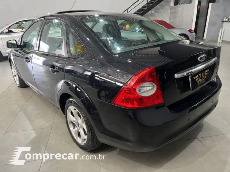 FORD FOCUS SEDAN - 2.0 TITANIUM SEDAN 16V 4P AUTOMÁTICO 4 portas