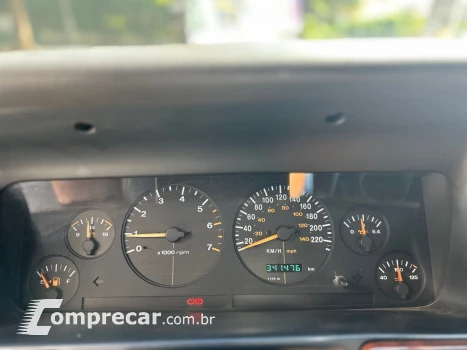 Grand Cherokee 4.0 Laredo 4X4 6I 12V Gasolina 4P Automático