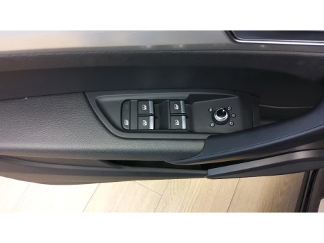 Audi Q5 2.0 TFSI GASOLINA AMBITION S TRONIC 4 portas