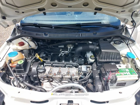 Volkswagen SAVEIRO 1.6 MI Trendline CS 8V 2 portas