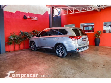 OUTLANDER 2.2 MIVEC DI-D DIESEL HPE-S AWD AUTOMÁTICO