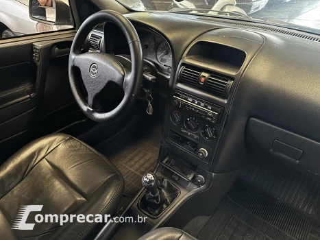 ASTRA 1.8 MPFI GL Sedan 8V