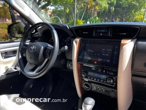 HILUX SW4 2.8 SRX Diamond 4X4 7 Lugares 16V Turbo Intercoole