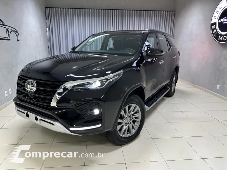 Toyota HILUX SW4 2.8 D-4d Turbo SRX 7L 4X4 4 portas