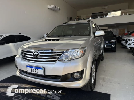 Toyota Hilux SW4 3.0 16V 4P SRV 4X4 7 LUGARES TURBO DIESEL AUTOMÁTI 4 portas