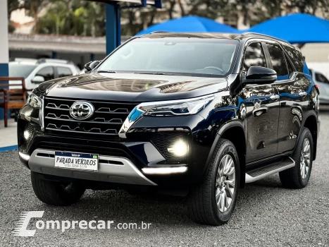 Toyota HILUX SW4 2.8 D-4d Turbo SRX 7L 4X4 4 portas