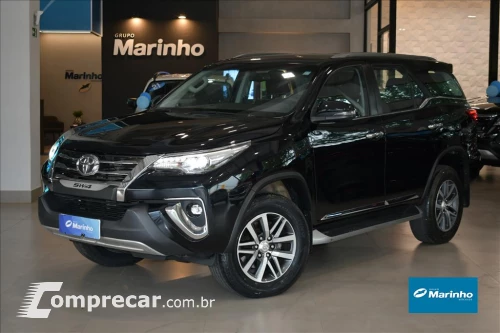 Toyota HILUX SW4 2.8 SRX 4X4 7 LUGARES 16V TURBO INTERCO 4 portas