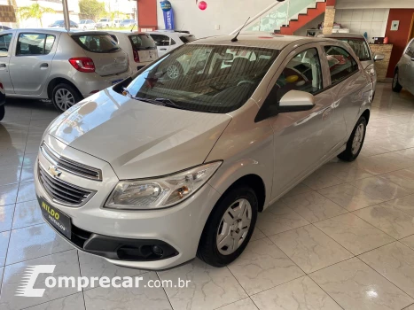 CHEVROLET ONIX 1.0 LT 4 portas